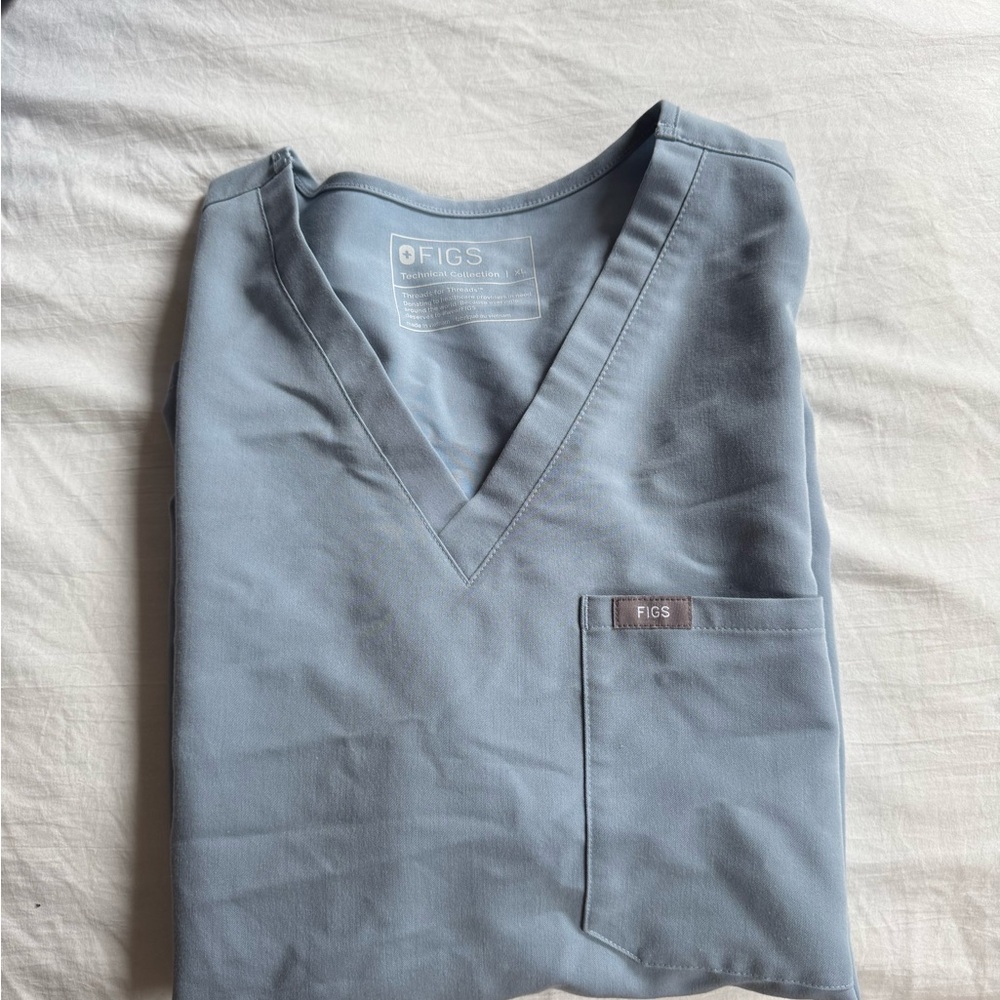 Figs Dusty Blue Catarina™ - One-Pocket Scrub Top